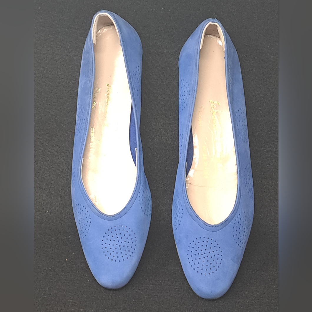 Salvatore Ferragamo Boutique Suede Norina Flats  Royal Blue Size 6 3a Narrow